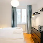 Cozy Corner Perfect For 4 To 6 Hip Area And Parking